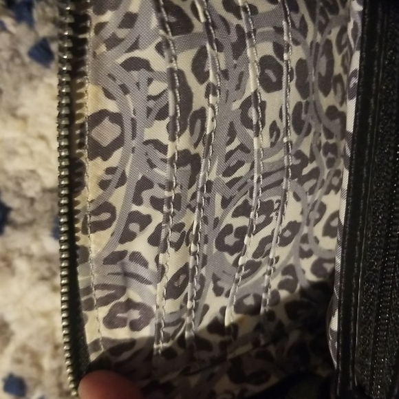 Coach poppy wristlet comes with black coach tag silver writing over black - Picture 7 of 7